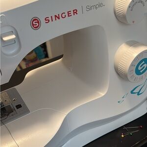 Singer White Sewing Machine